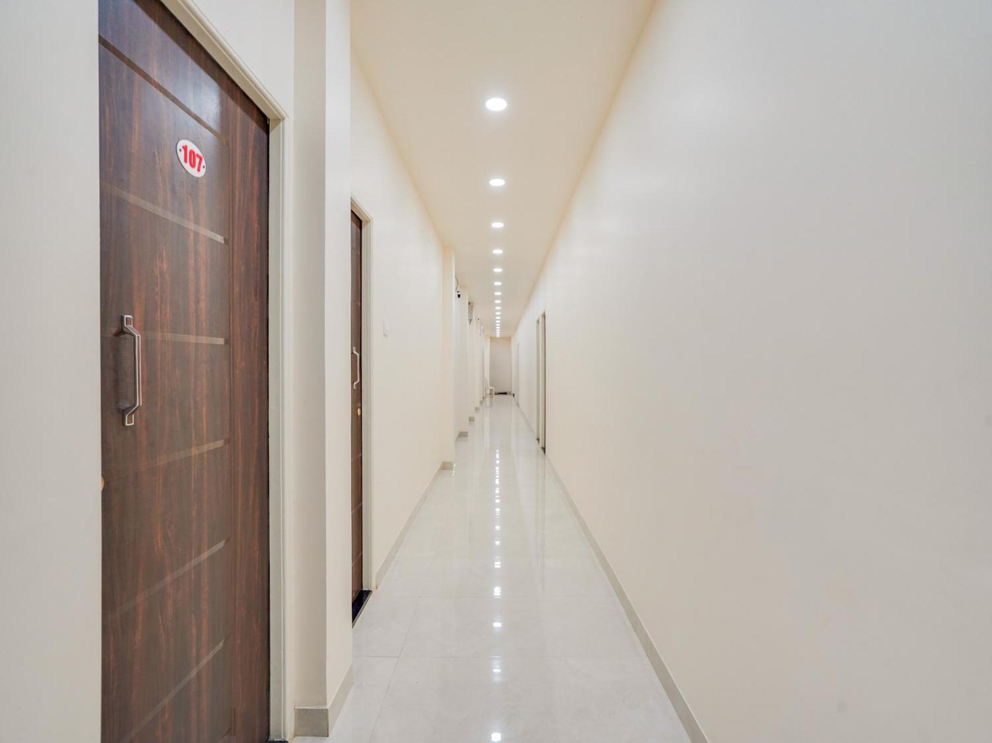 Hotel O Uts Stay In Nagpur Esterno foto
