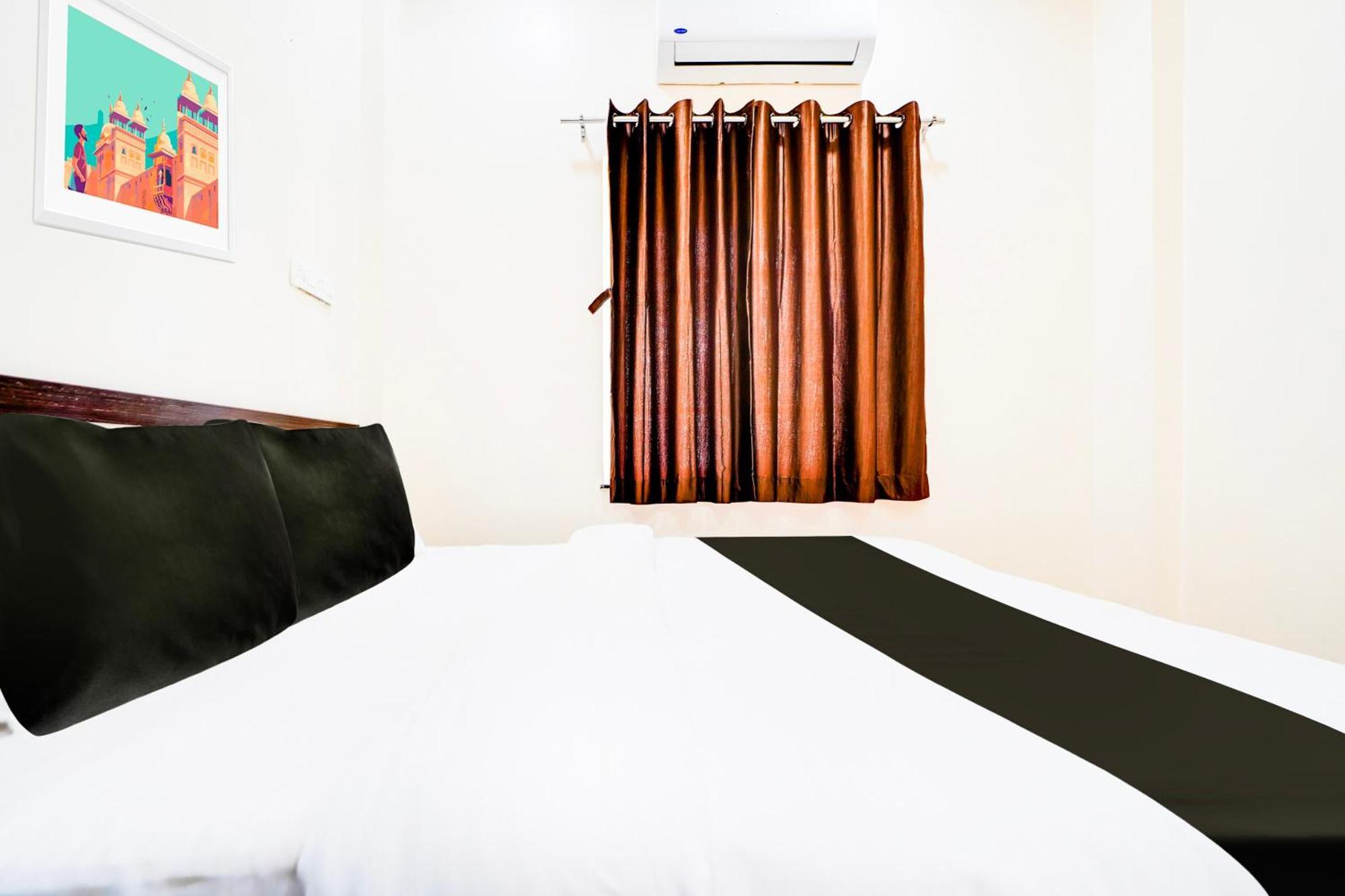 Hotel O Uts Stay In Nagpur Esterno foto