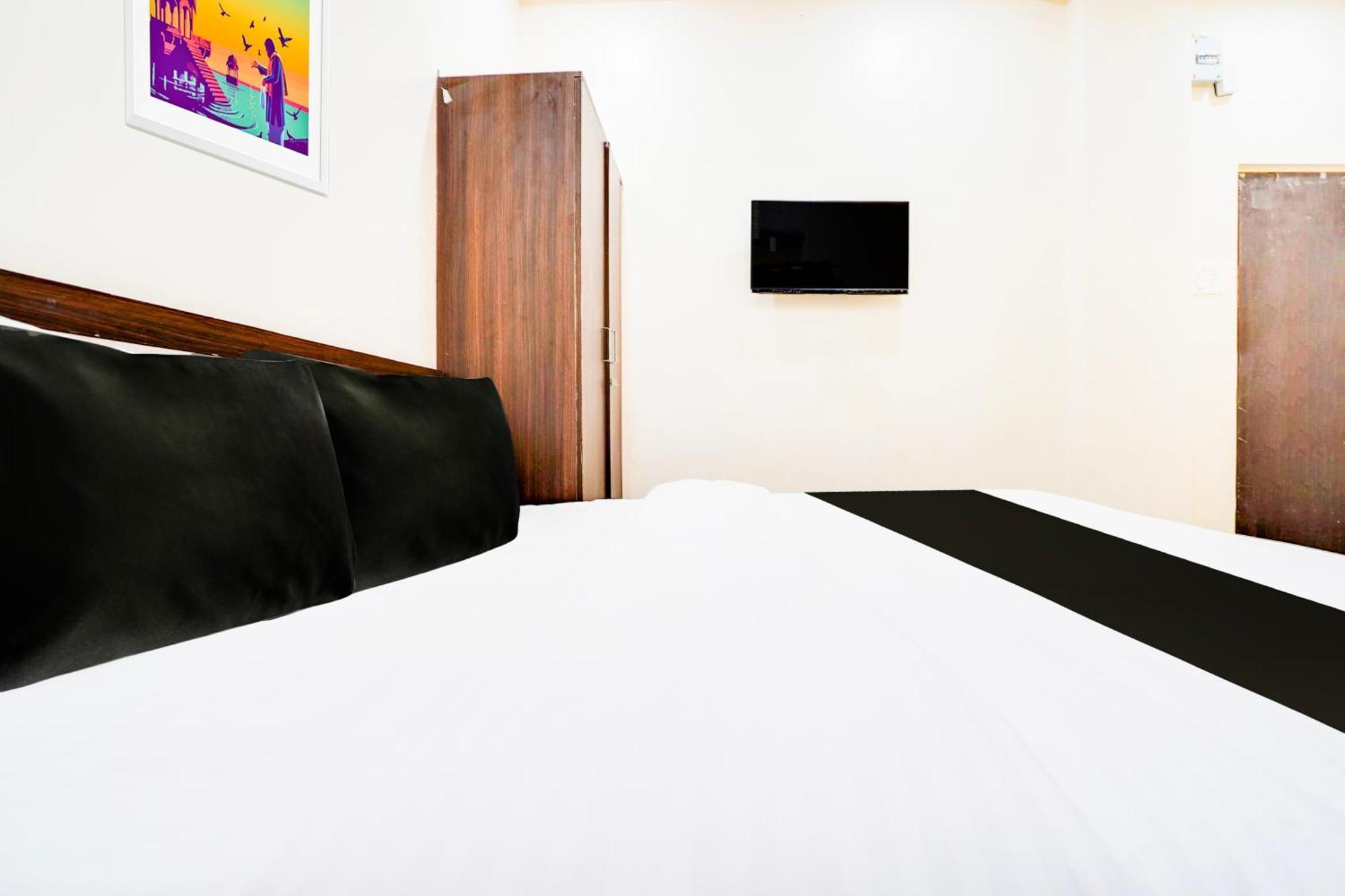 Hotel O Uts Stay In Nagpur Esterno foto