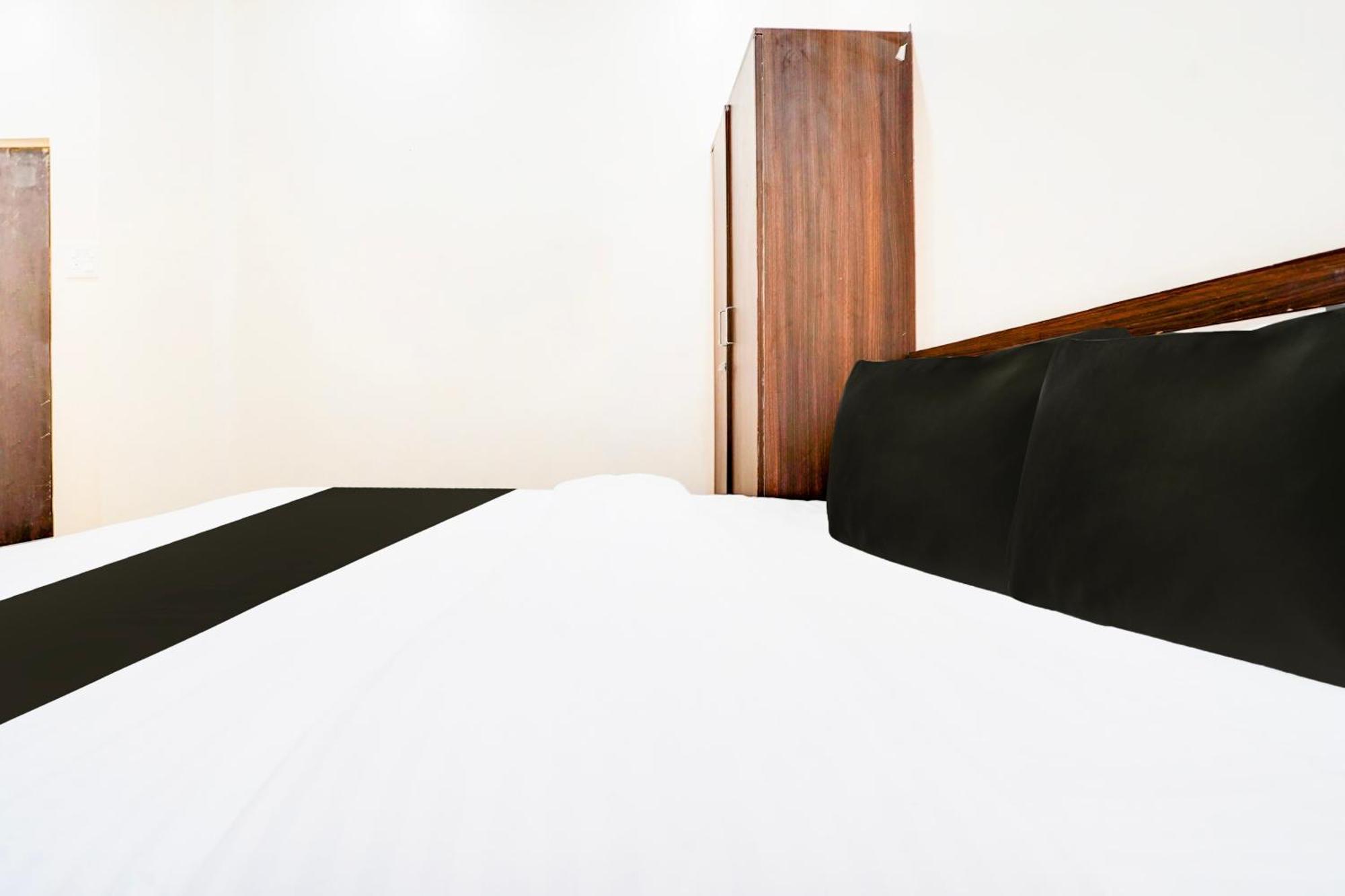 Hotel O Uts Stay In Nagpur Esterno foto
